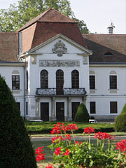 The neoclassical and late baroque style Széchenyi Palace or Mansion of Nagycenk village - Nagycenk (Großzinkendorf), Ungarn