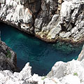 Deep blue water surrounded by rocks - Dubrovnik, Kroatien